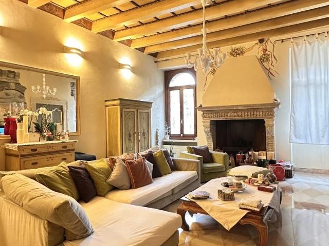 Vendita Casa indipendente / Villa 510 m² 4 camere Verona 510m² Verona