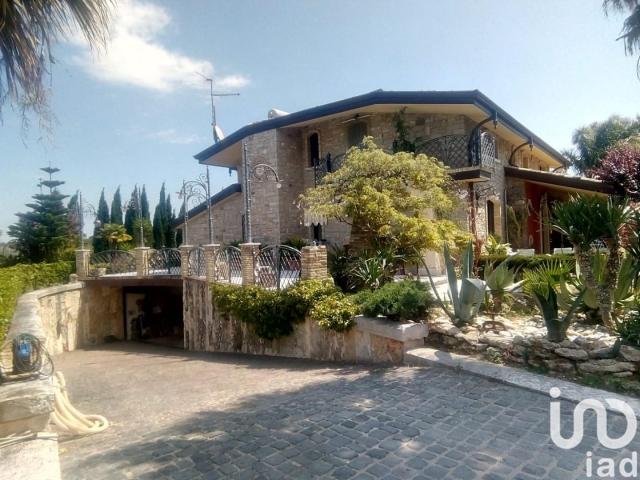 Vendita Casa indipendente / Villa 600 m² 5 camere Campom. 600m² Campomarino