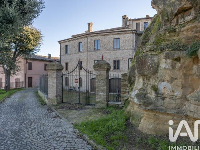 Vendita Casa indipendente / Villa 600 m² 6 camere Offagn. 600m² Offagna