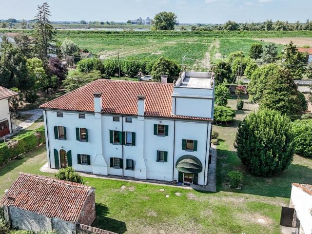 Vendita Casa indipendente / Villa 600 m² 8 camere Crespi. 600m² Crespino