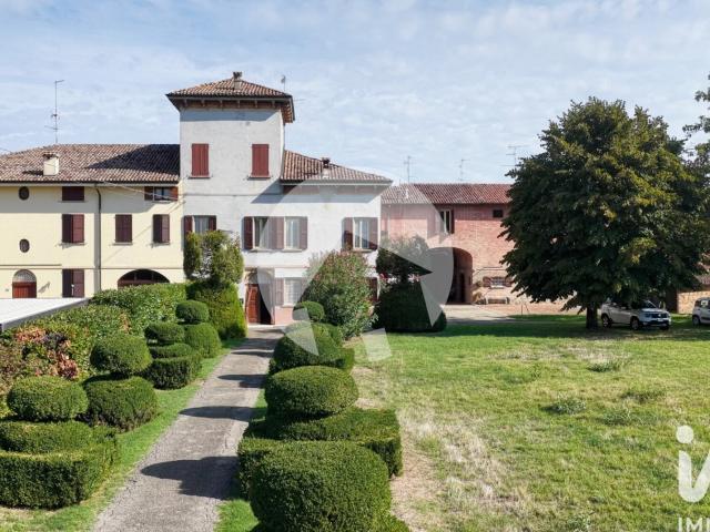 Vendita Casa indipendente / Villa 720 m² 7 camere Montec. 720m² Montecchio Emilia