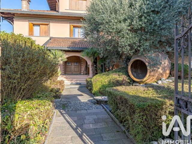 Vendita Casa indipendente / Villa 880 m² 6 camere Vertem. 880m² Vertemate con Minoprio