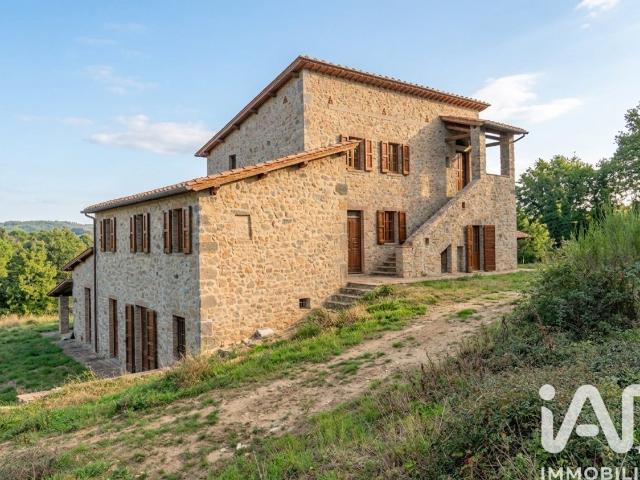 Vendita Casa indipendente / Villa 900 m² 10 camere Monti. 900m² Monticiano