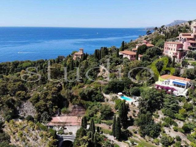 vendita Capo Mortola 13 vani 400mq