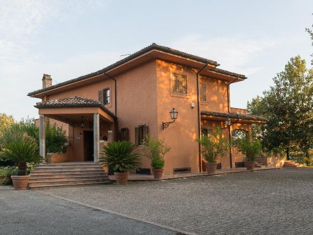 Vendita Immobile ad uso commerciale 52000 m² 15 camere C. m² Canterano