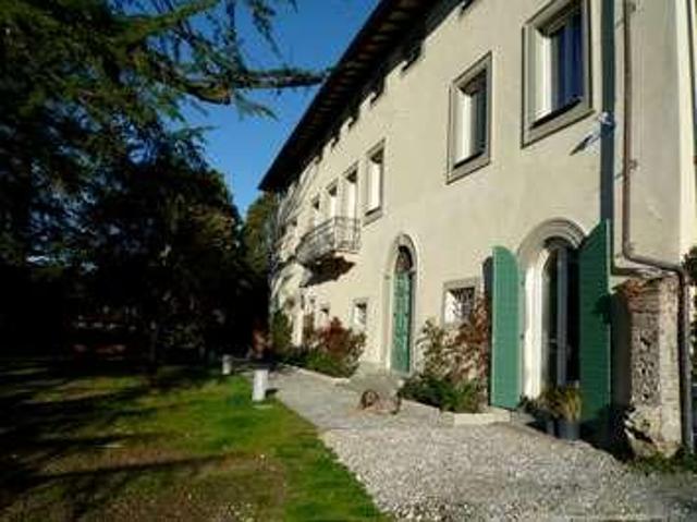 vendita lucca 25 vani 1450mq