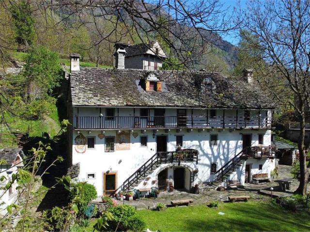 vendita Località Cimavalle 8 vani 220mq