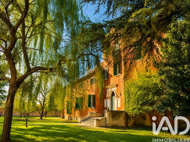 Vendita Palazzo / Stabile 1069 m² 7 camere Bergantino 1069m² Bergantino