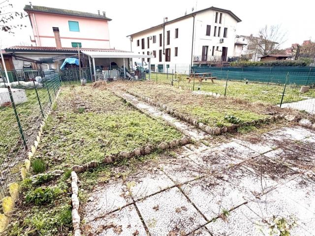 Vendita Palazzo / Stabile 200 m² 4 camere Ferrara 200m² Ferrara