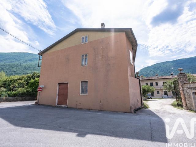 Vendita Palazzo / Stabile 352 m² 5 camere Nave 352m² Nave