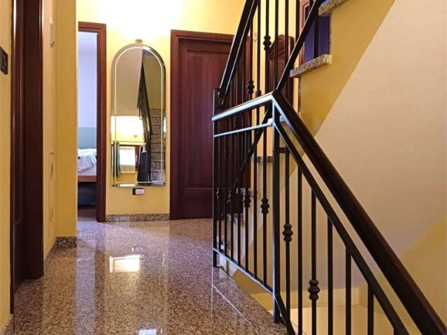 vendita Strada Tre Olmi 8 vani 200mq