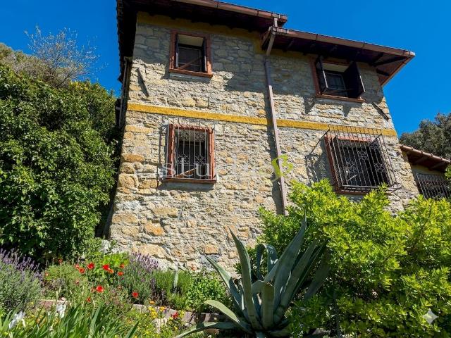 vendita Strada Gardiora 10 vani 165mq