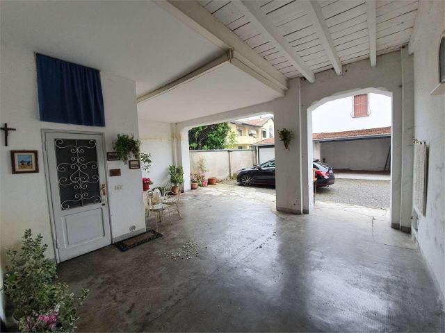 vendita Via Vittorio Veneto 5 vani 86mq
