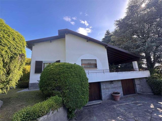 vendita VIA ALBAVILLA quadrilocale 207mq