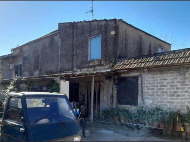 vendita VIA APPIA 8 vani 120mq