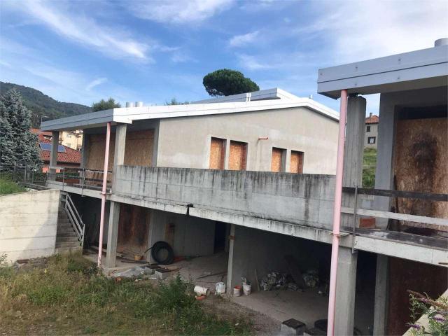 vendita VIA BRIANZA 5 vani 200mq