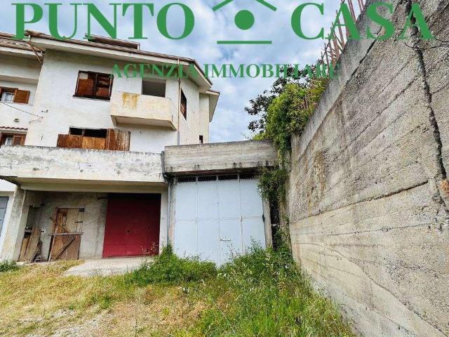 vendita Via Canneto 6 vani 450mq
