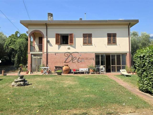 vendita via ceppo di melo 7 vani 390mq
