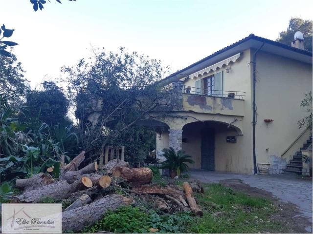 vendita Via Colle Reciso 19 vani 357mq
