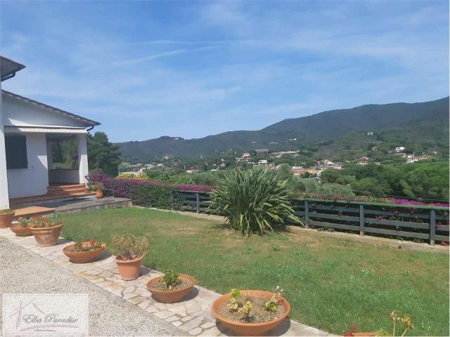 vendita Via delle Case 6 vani 133mq