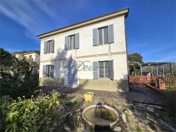 vendita Via di arliano 11 vani 215mq