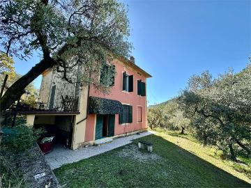 vendita Via di Mastiano e Gugliano 10 vani 220mq