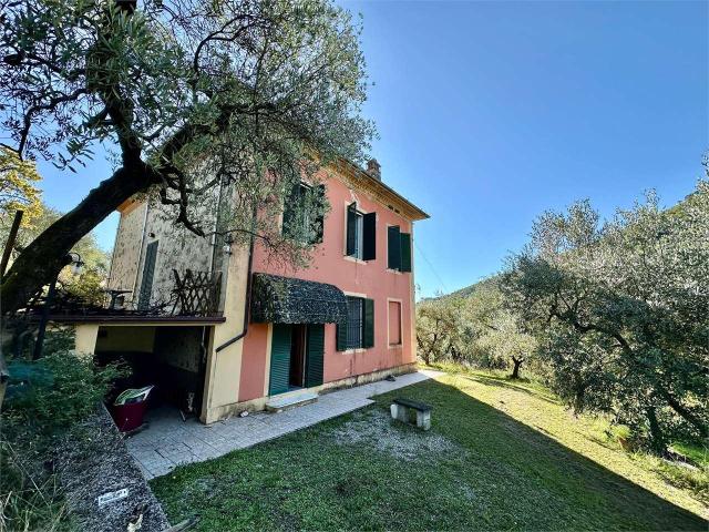 vendita Via di Mastiano e Gugliano 10 vani 220mq