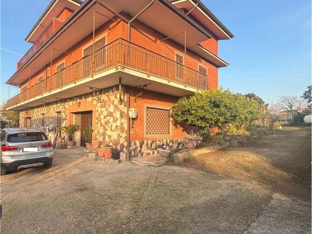 vendita via di quarto grande 15 vani 450mq