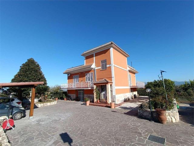 vendita via fonta candida trilocale 200mq
