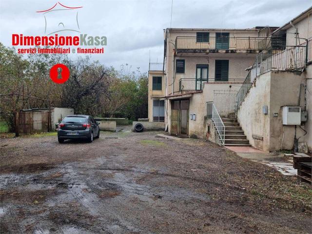 vendita Via Gaudiello, 7 vani 165mq