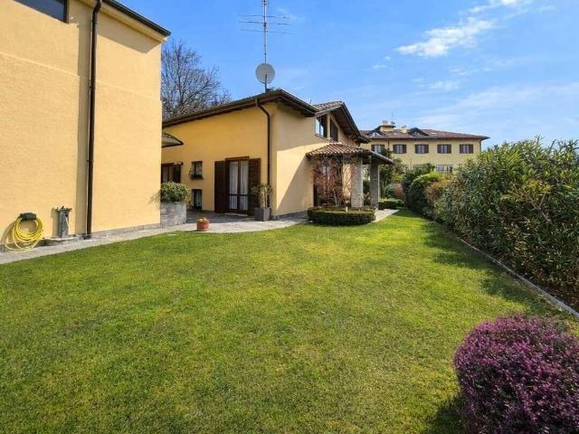 vendita Via Liveria trilocale 300mq