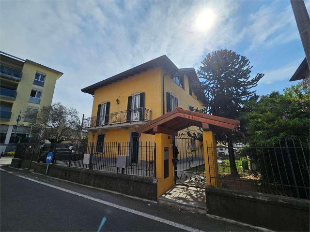 vendita Via Mameli 5 vani 270mq