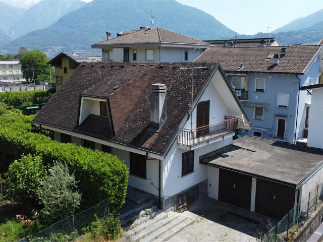vendita Via Papa Innocenzo IX 5 vani 160mq