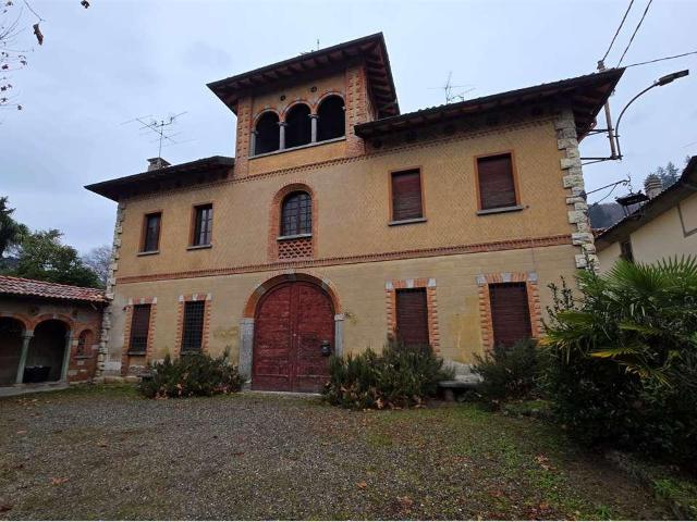 vendita Via Roma 8 vani 380mq