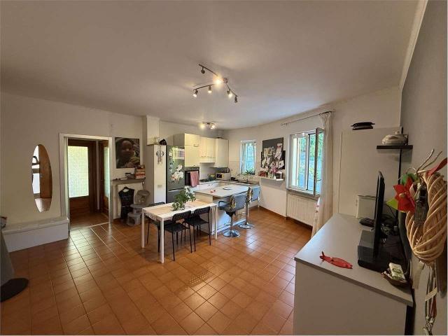 vendita Via Spotorno 5 vani 150mq