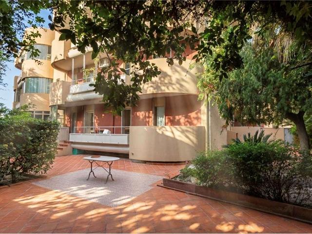 vendita viale poetto 5 vani 250mq