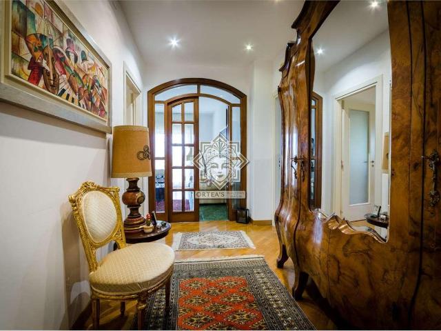 vendita Viale Scala Greca 11 vani 275mq