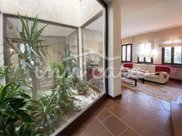 vendita Via Soleri Brancaleoni 10 vani 350mq