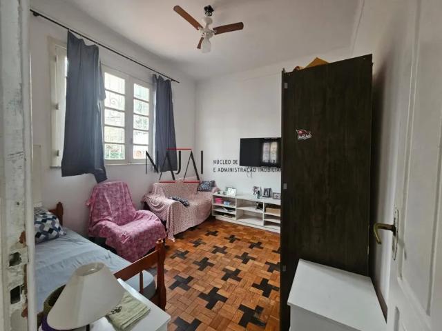 Vendo 02 excelentes casas com 06 qtos 01suite 06 vagas Rua Jaçumã Tijuca Rj