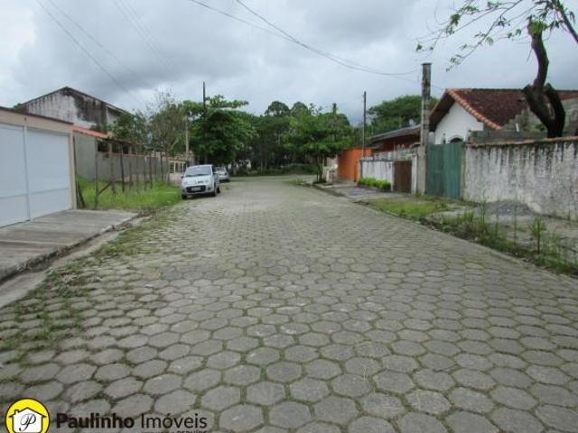 Vendo 2 1/2 lotes murado a 800 metros da praia de Peruíbe. Excelente localização!