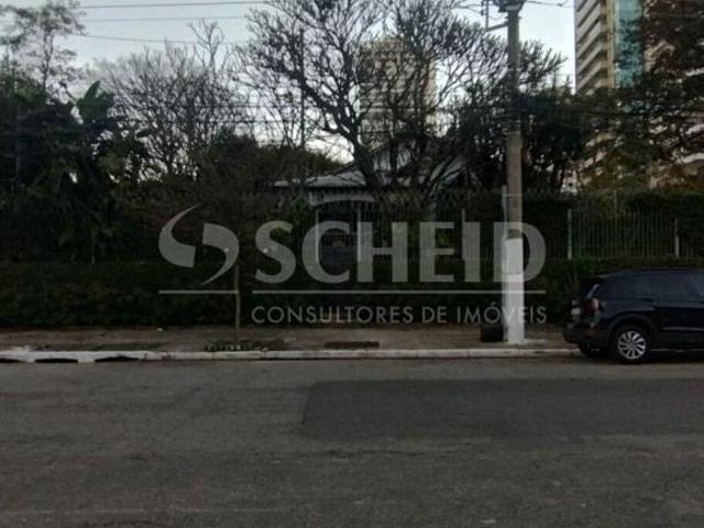 Vendo terreno na esquina da Av. Ver. José Diniz, 750m², residência com 3 dormitórios no local