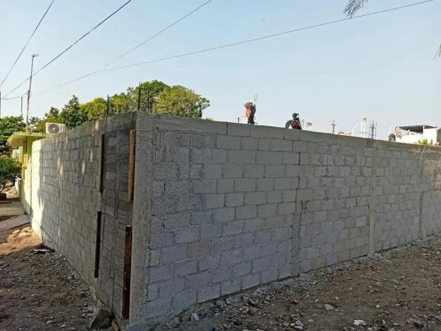 VENDO TERRENO BARDEADO CERCA DEL MAR