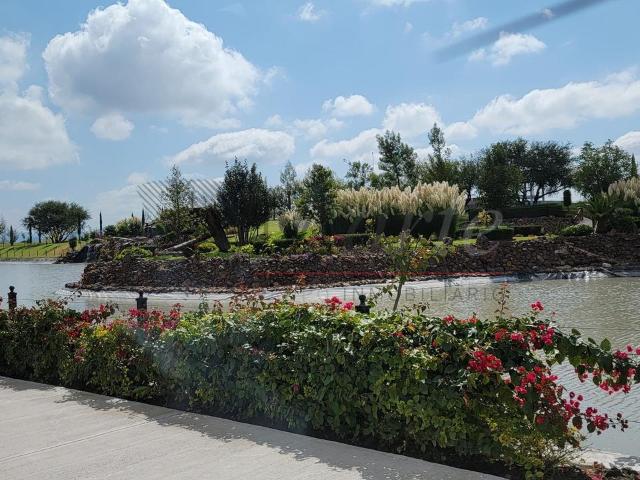 VENDO TERRENO EN FRACC. EL FARO DE LOS CISNES, CORREGIDORA QUERETARO