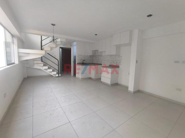 Vendo Triplex De Estreno En Los Jardines Del Naranjal Smp