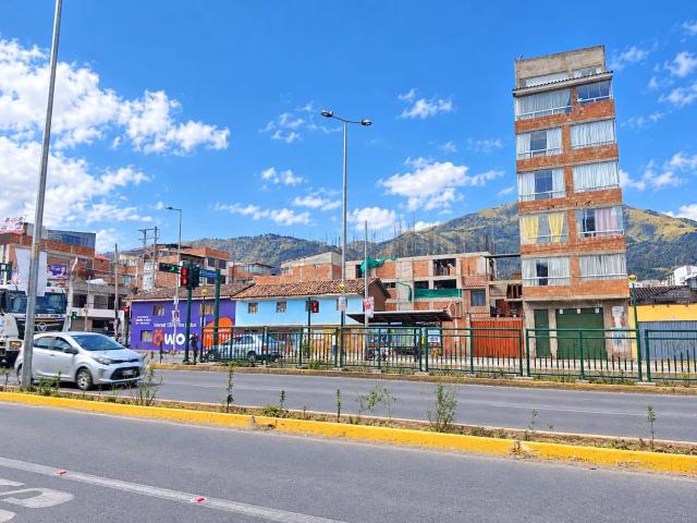 VENDO TRIPLEX EN URB. TUPAC AMARU,VIA EXPRESS