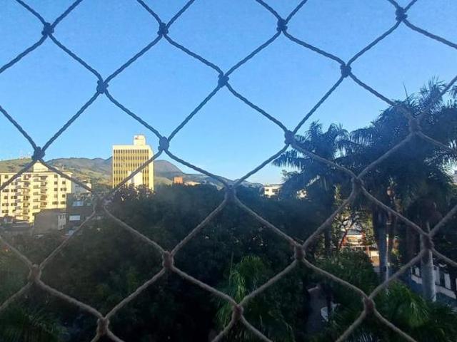 Vendo um excelente apartamento na área central da Cidade. Imóvel amplo com 180 m²