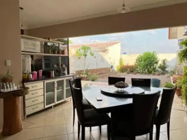 Vendo uma Casa no Condomínio Vila da Eletronorte possui 400 metros quadrados com 3 quartos