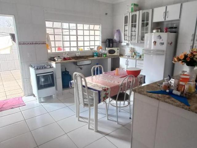 Vendo uma ótima casa no bairro Santa Rosa, com uma vista linda das montanhas