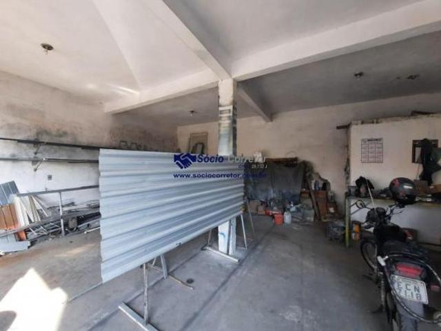 VENDO UMA LINDA CASA COM 765M² DE TERRENO, 3 PAVIMENTOS, 01 COMERCIAL E 02 CASA