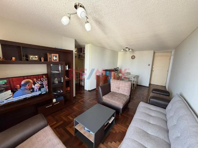 Vendo Y Amplio Departamento Con Balcón Y Estudio: Listo Para Mudarse En Chorrillos